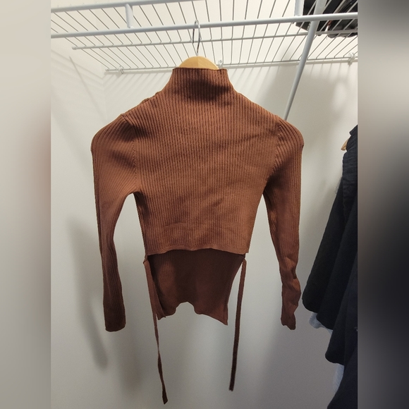 Babaton Sculpt Knit Tie-Back Longsleeve - Picture 4 of 6